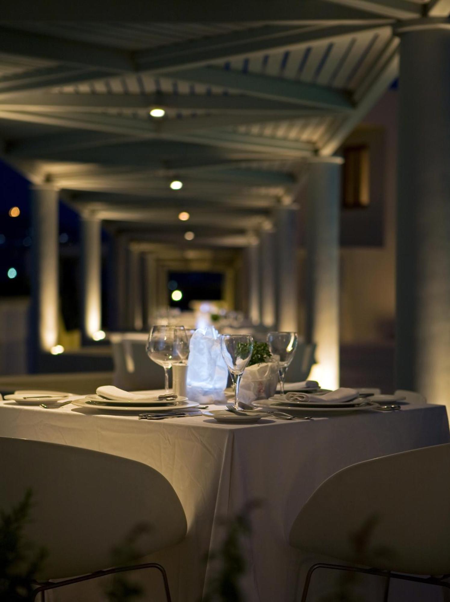 The Majestic Hotel Фира Екстериор снимка