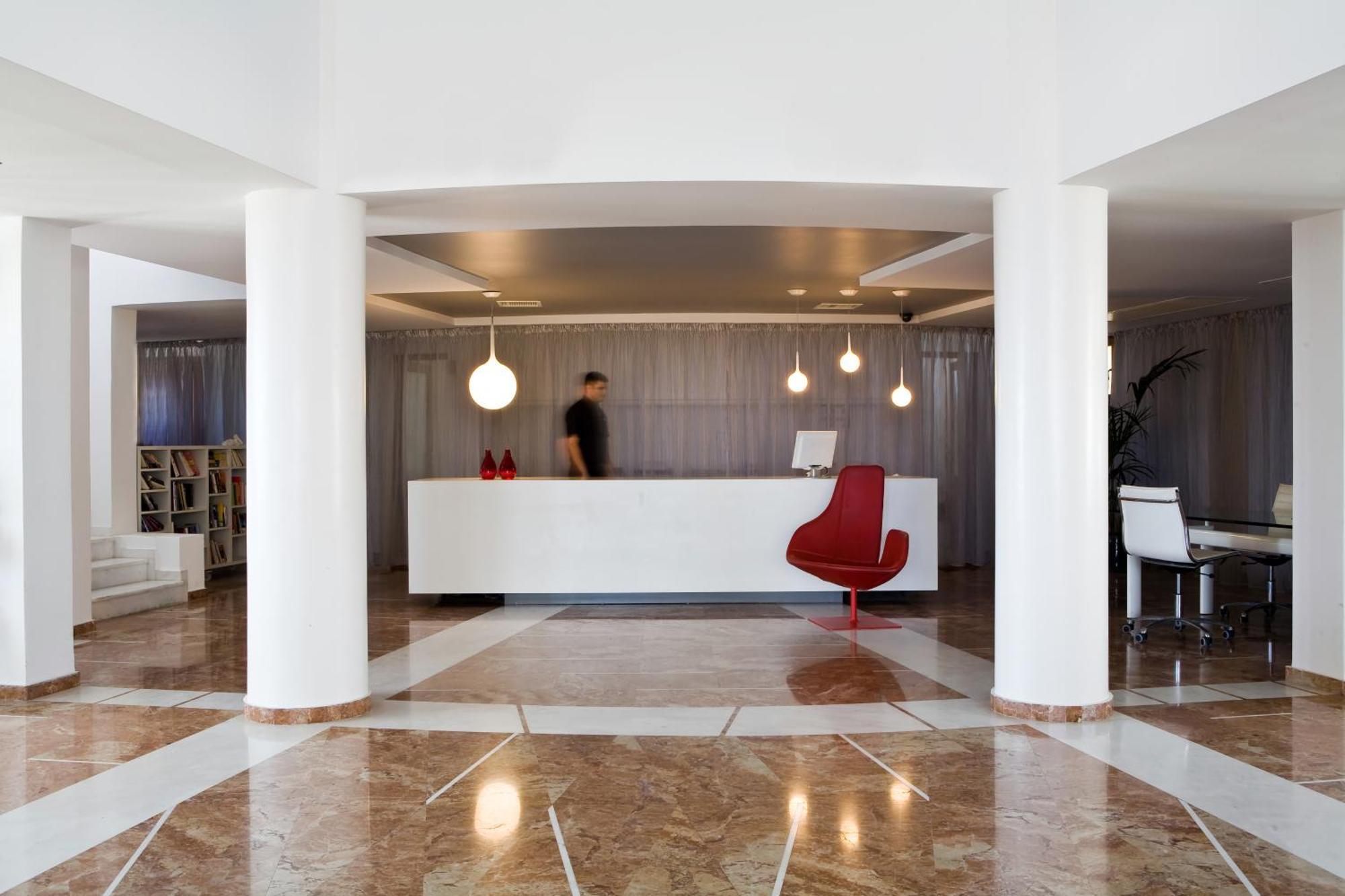 The Majestic Hotel Фира Екстериор снимка